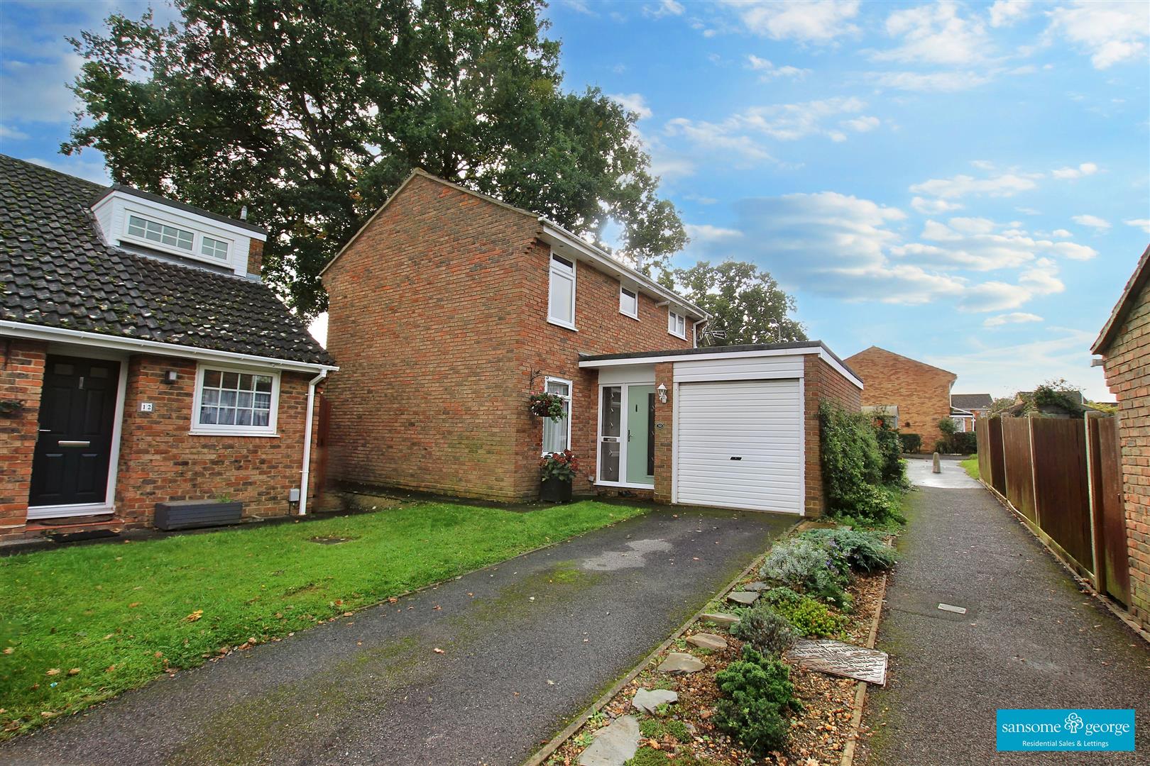3 bed property in Addiscombe Chase, Reading